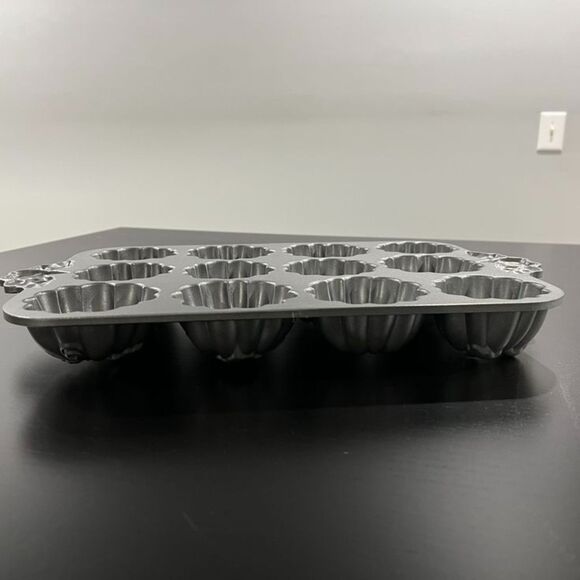 Nordic Ware Cast Aluminum Nonstick Pumpkin Patch Baking Cakes Muffins Pan - Picture 5 of 6